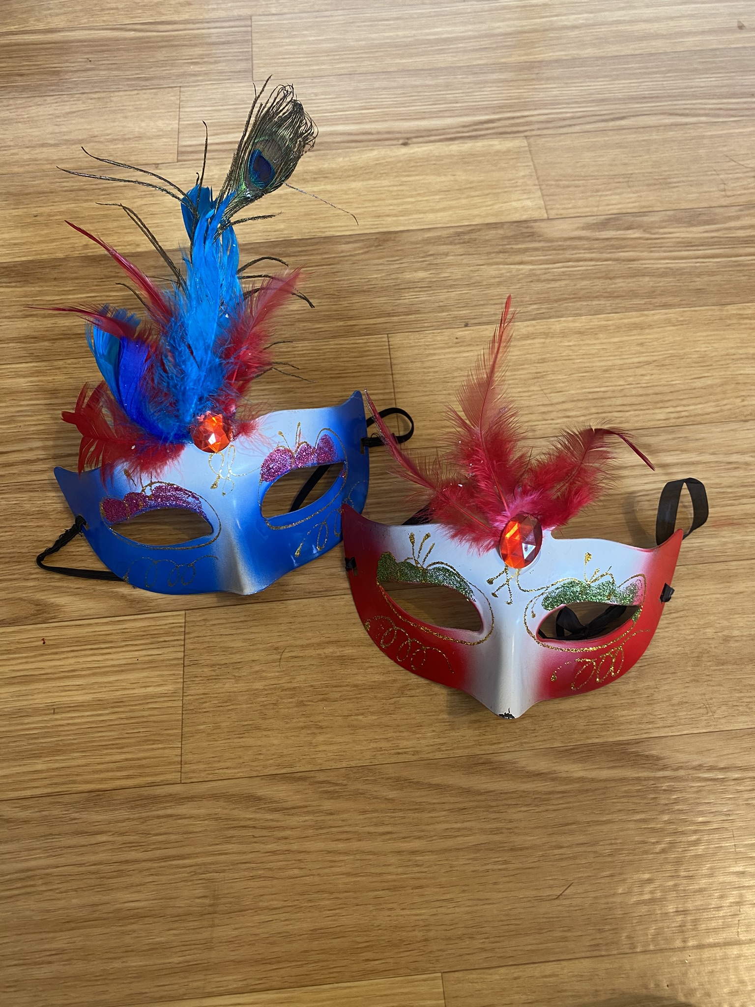 MA9 Augenmaske mit Federn