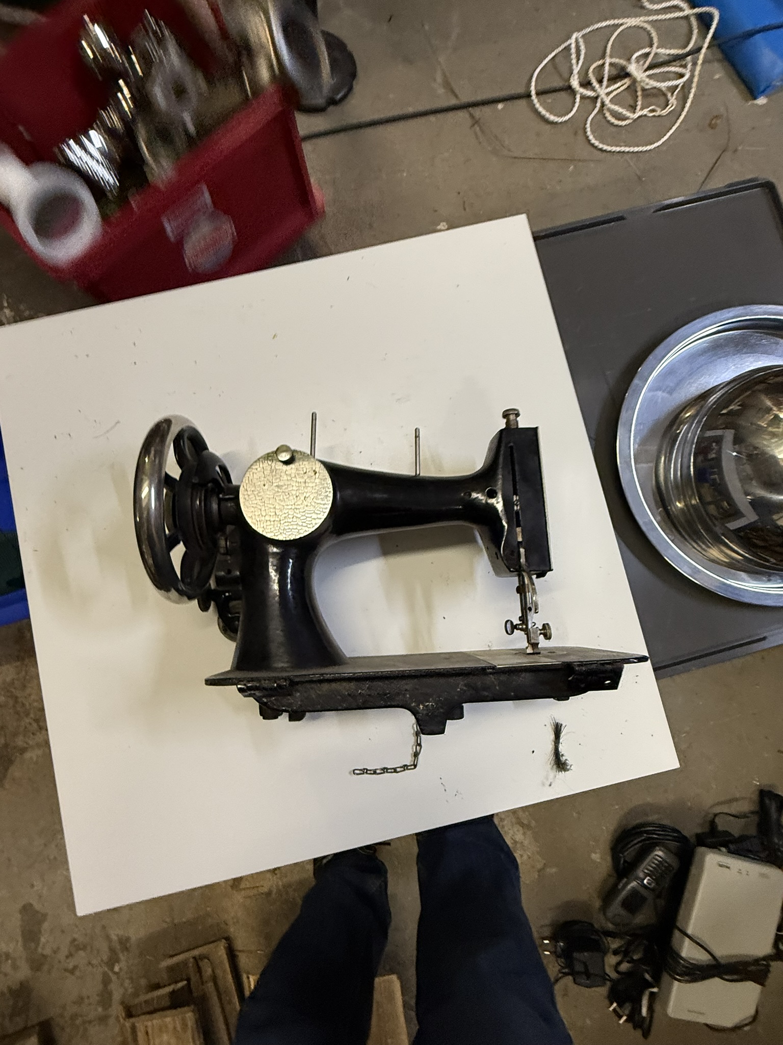 A01-007 Alte Nähmaschine