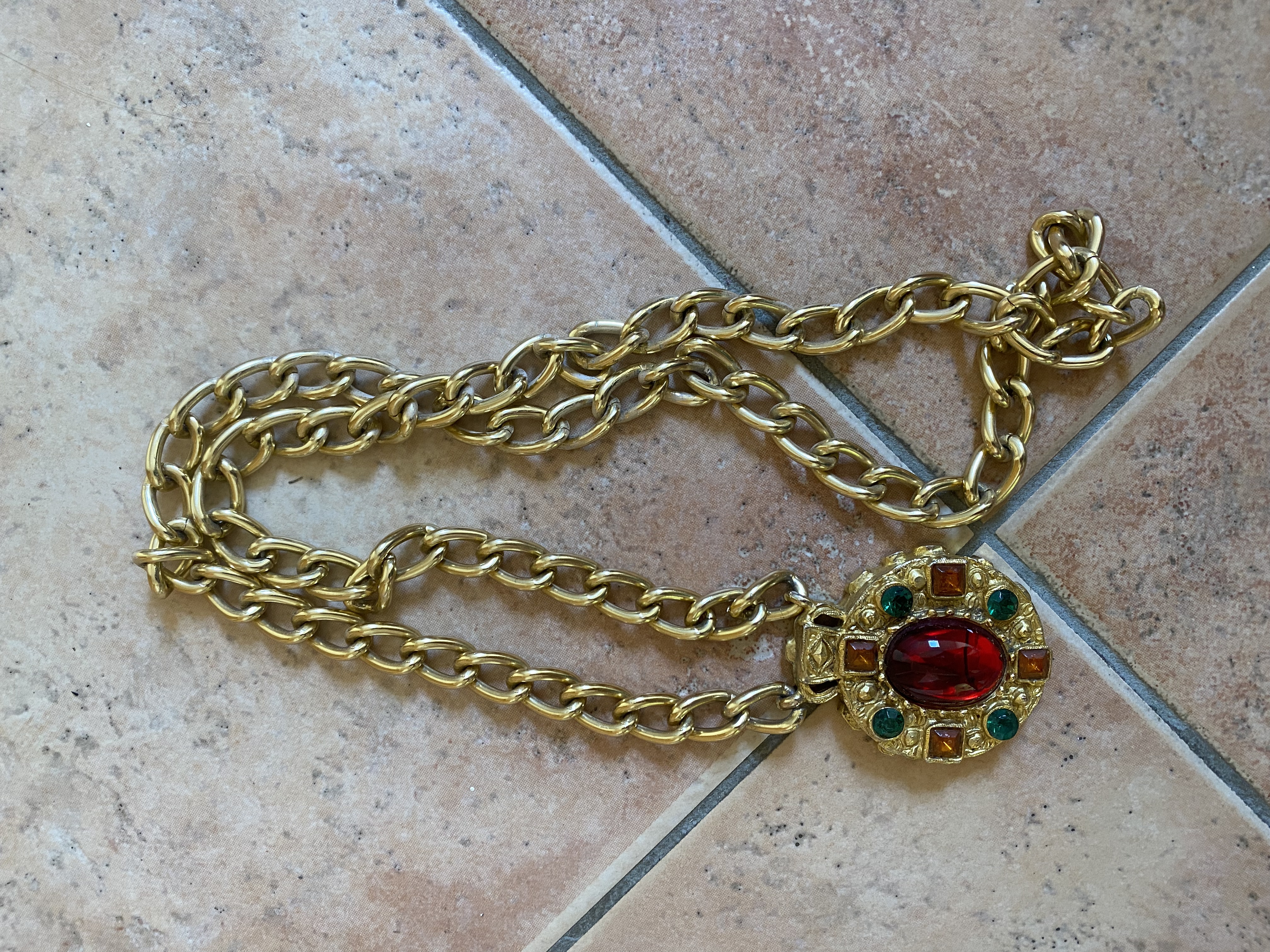 V01-038 Orden mit Kette