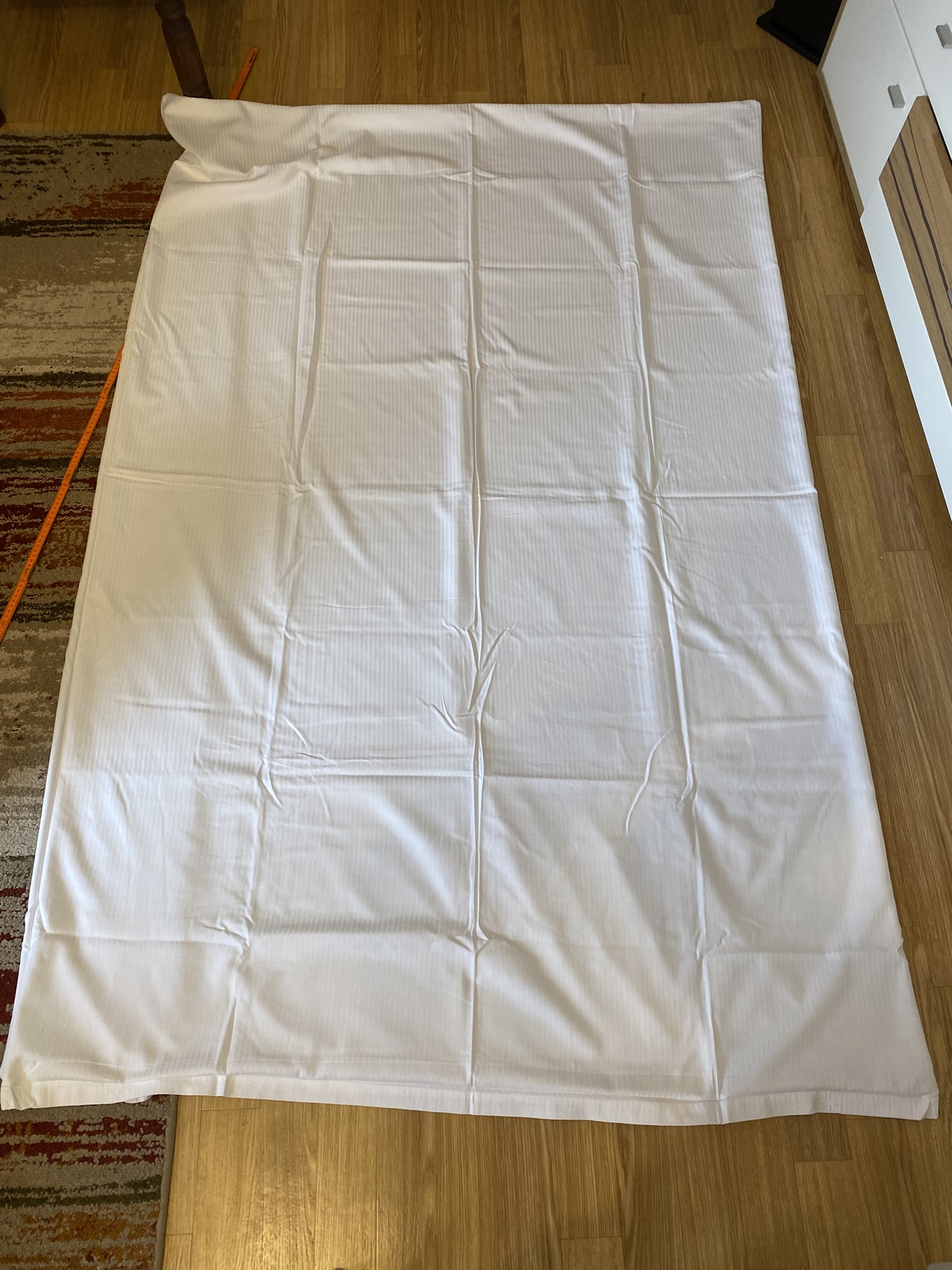 T07-011 Deckenbezug weiß mit Streifen (Bett)