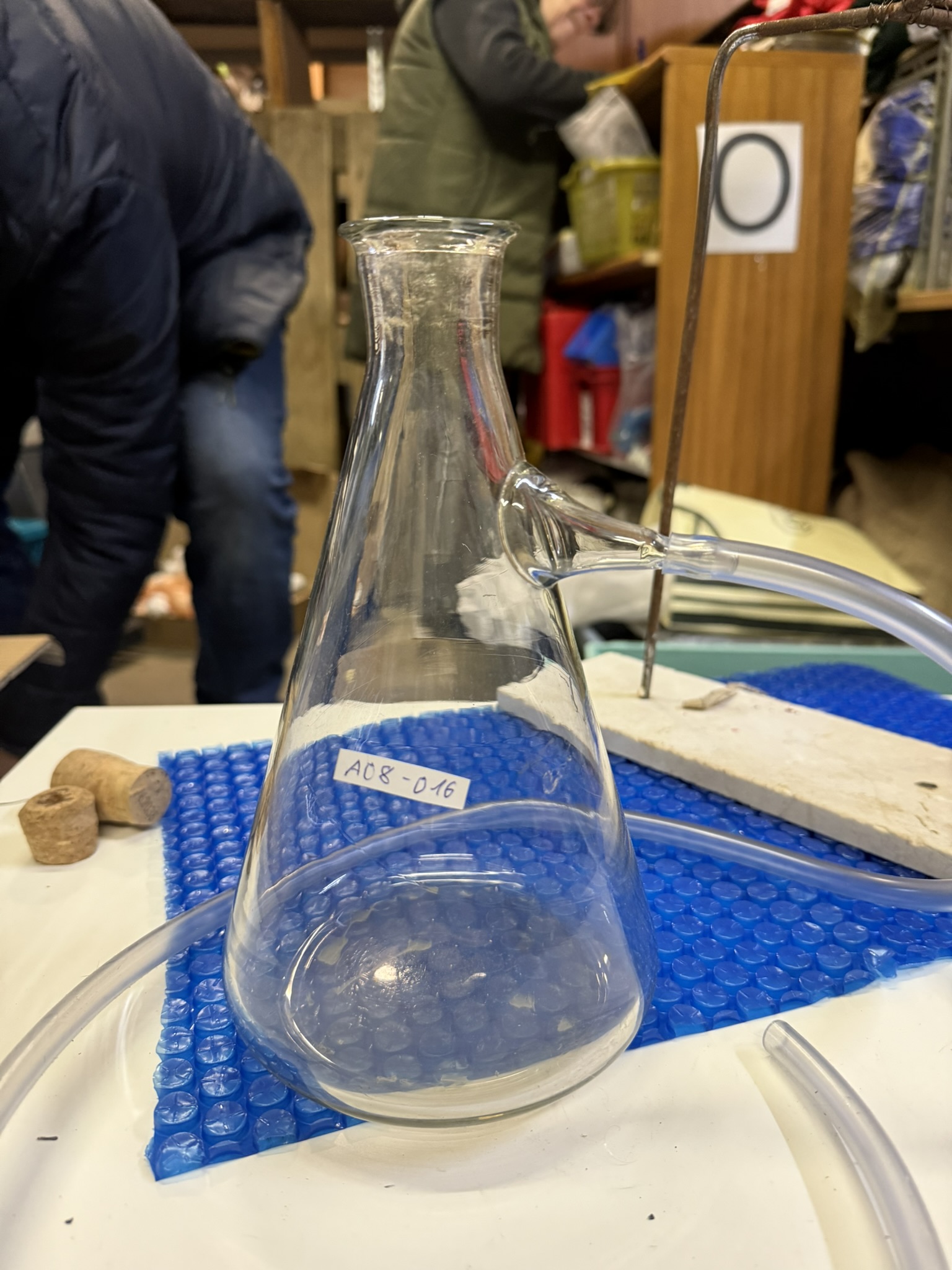 A08-016 Erlenmeyer-Kolben mit Schlauch