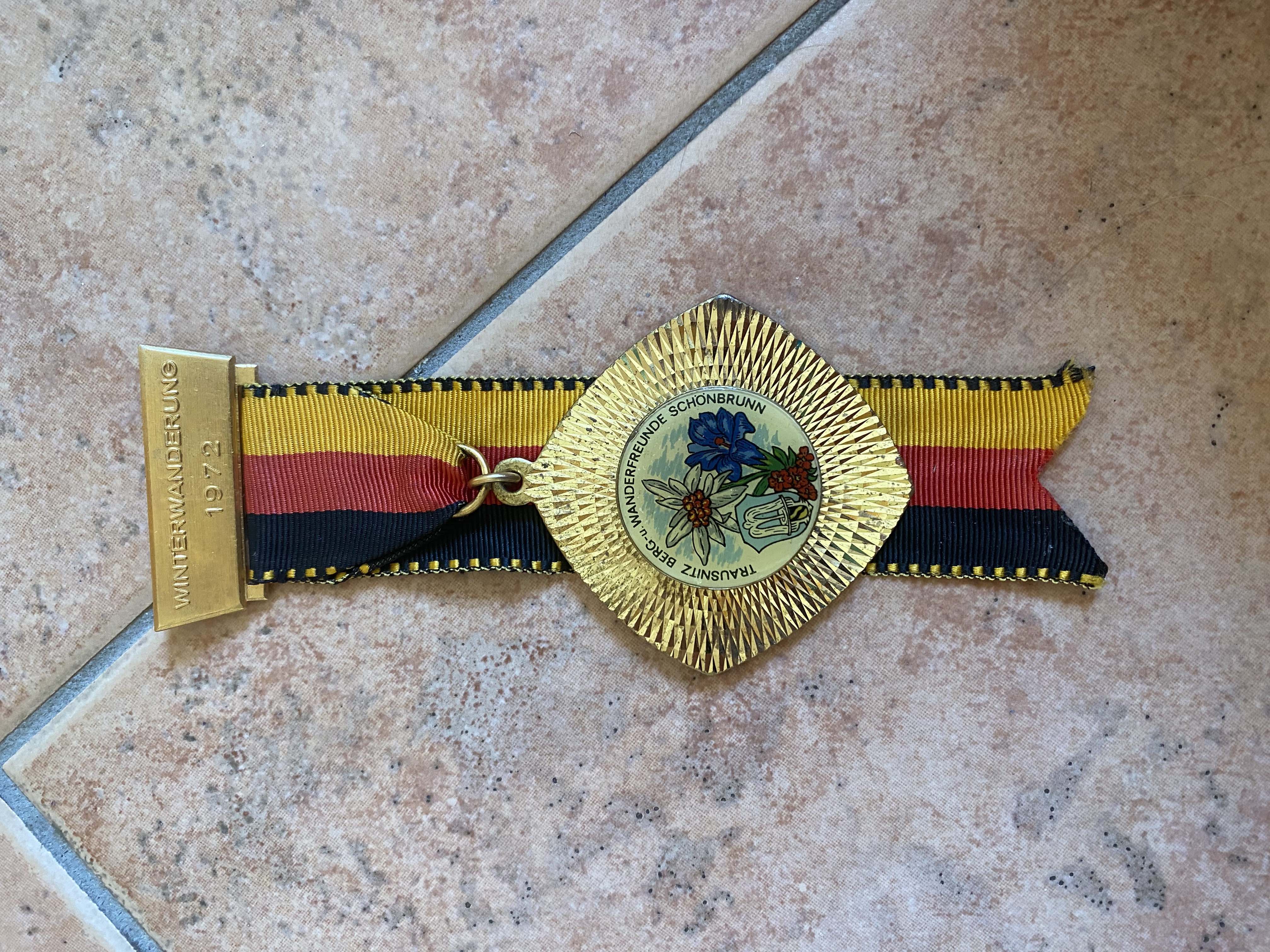 V01-053 Orden Wandertag