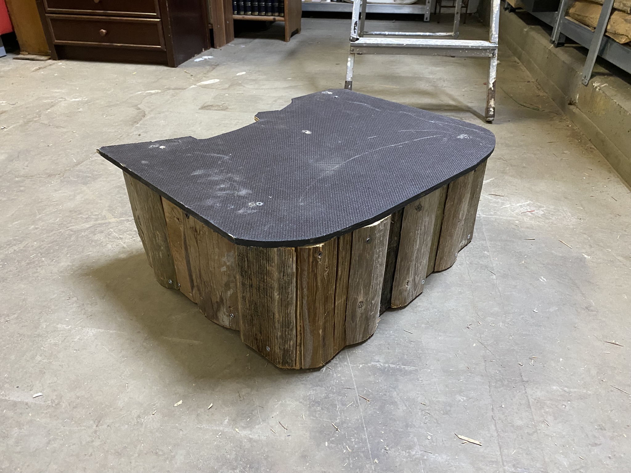 R01-020 Kleines Holz-Podest