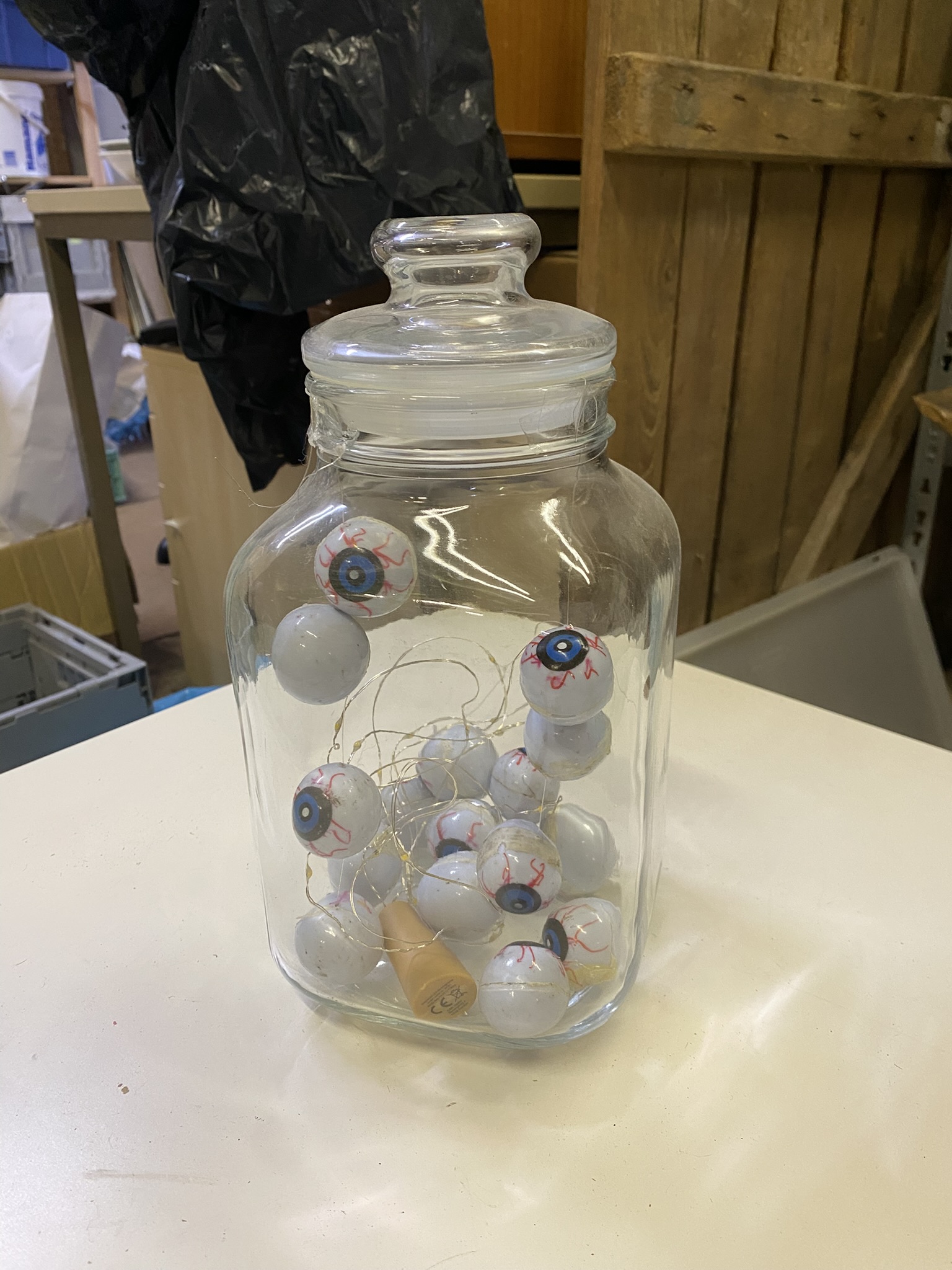 A26-016 Glas mit Augen