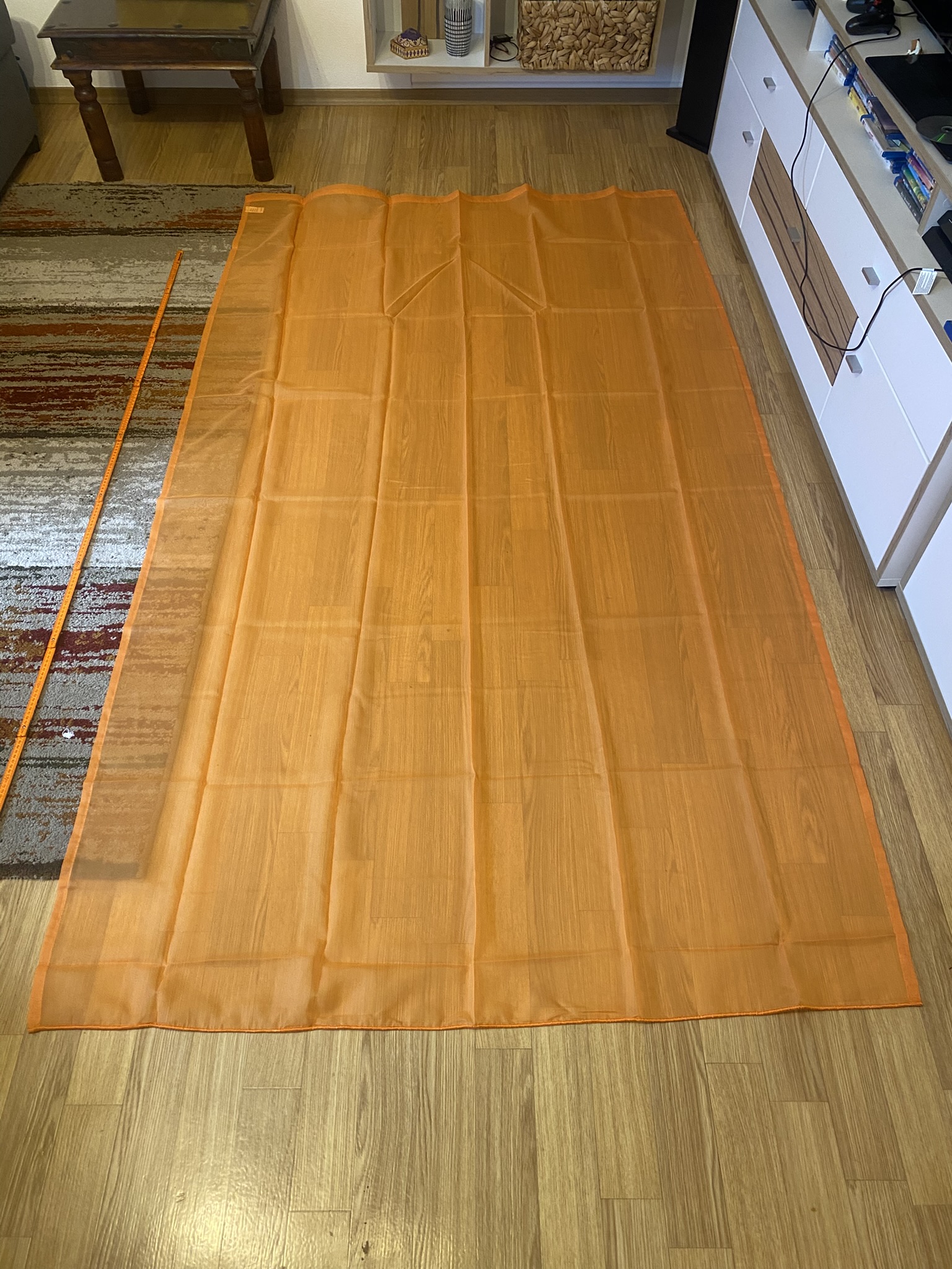 T04-001 Vorhang semitransparent