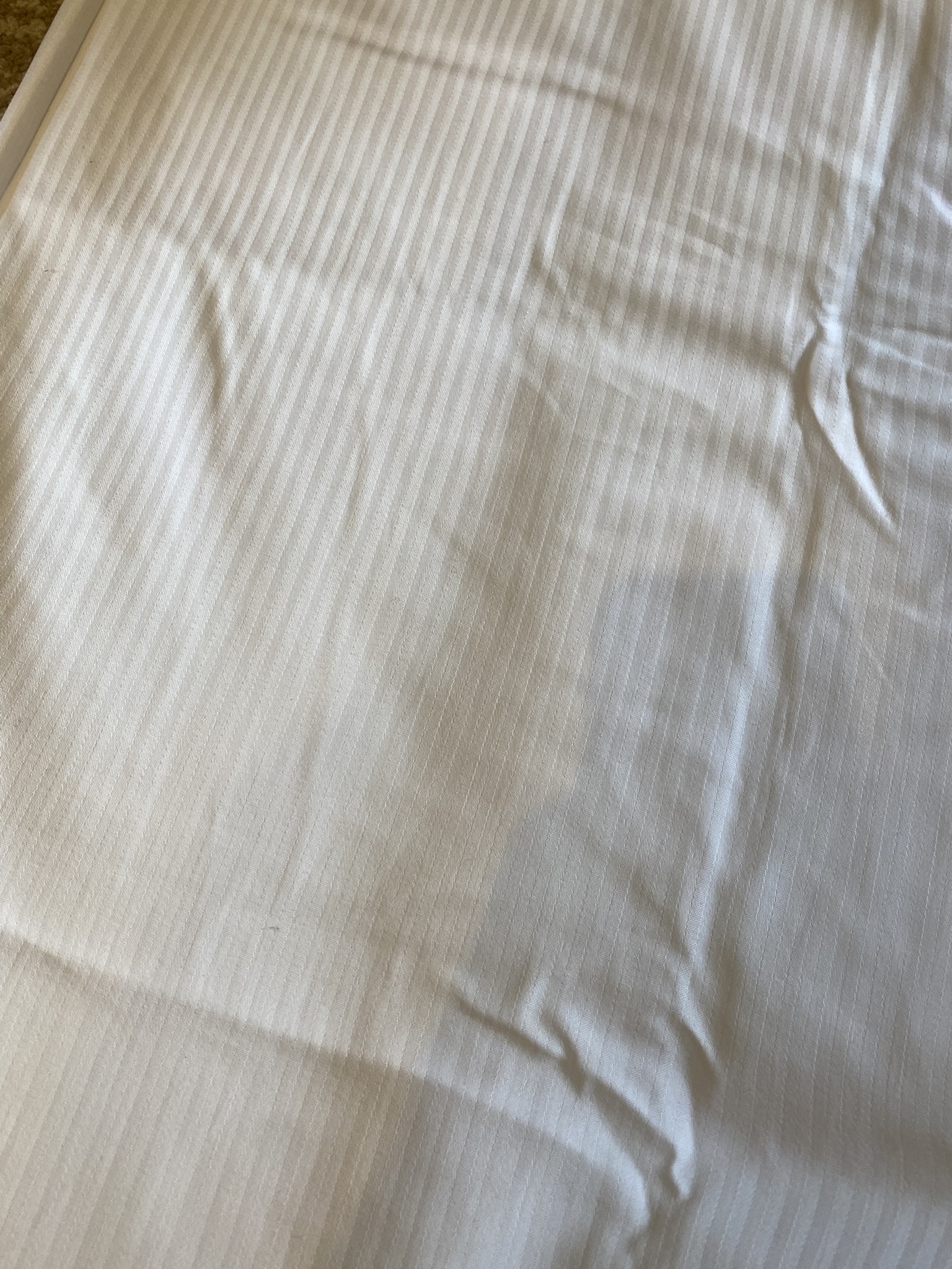 T07-011 Deckenbezug weiß mit Streifen (Bett)