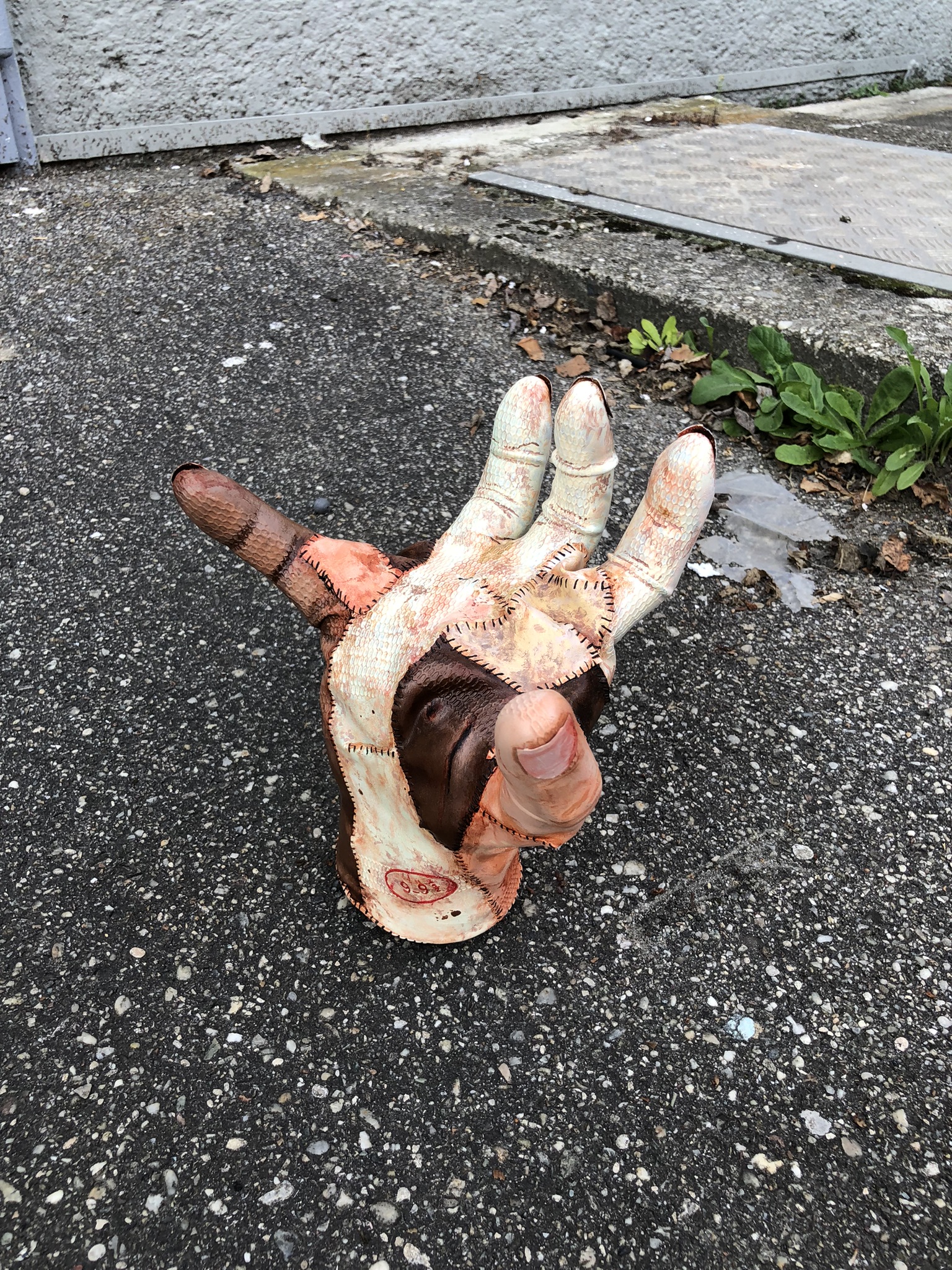 M01-029 Zombie-Hand