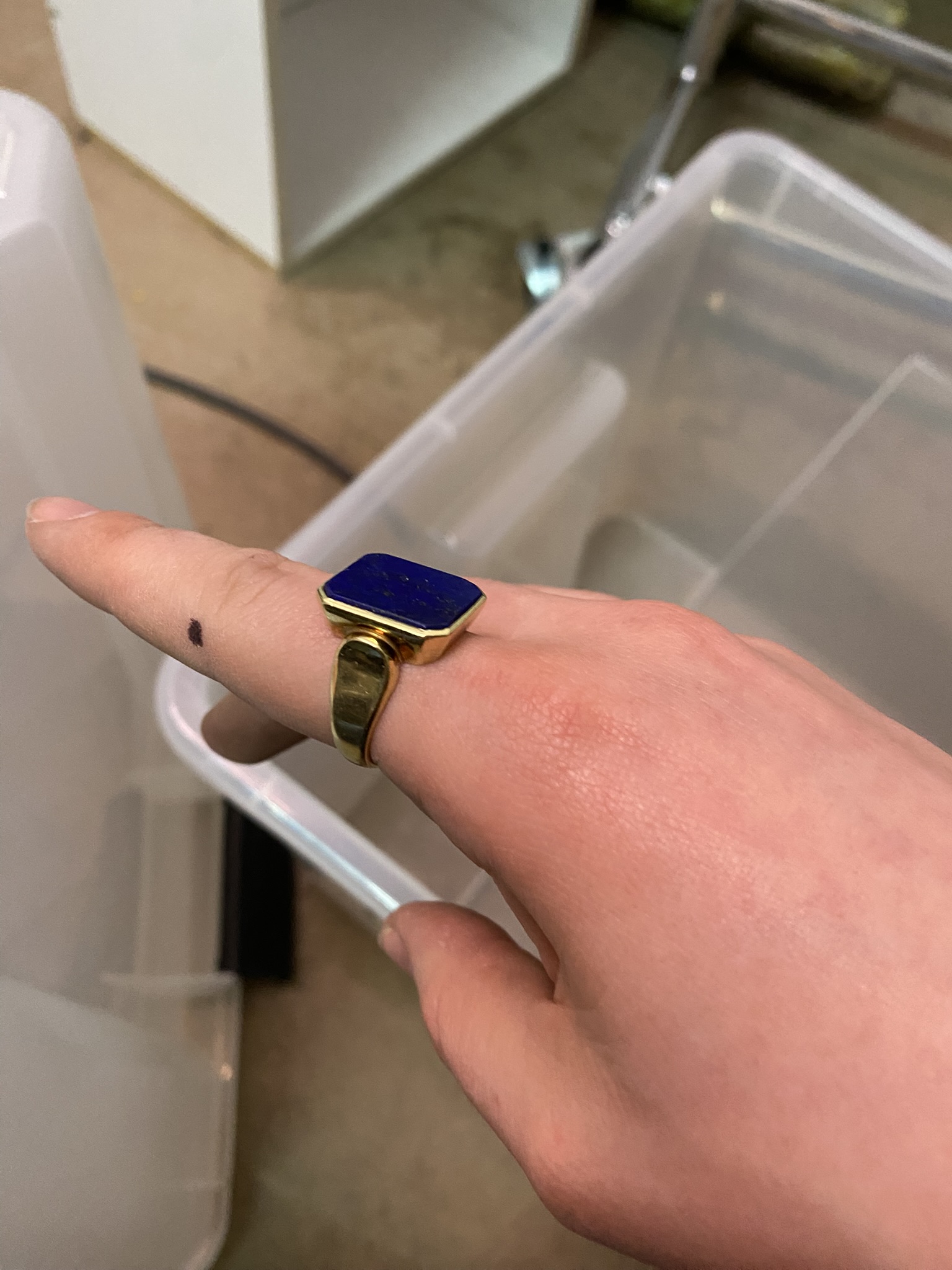 V01-204 Ring mit blauem Stein