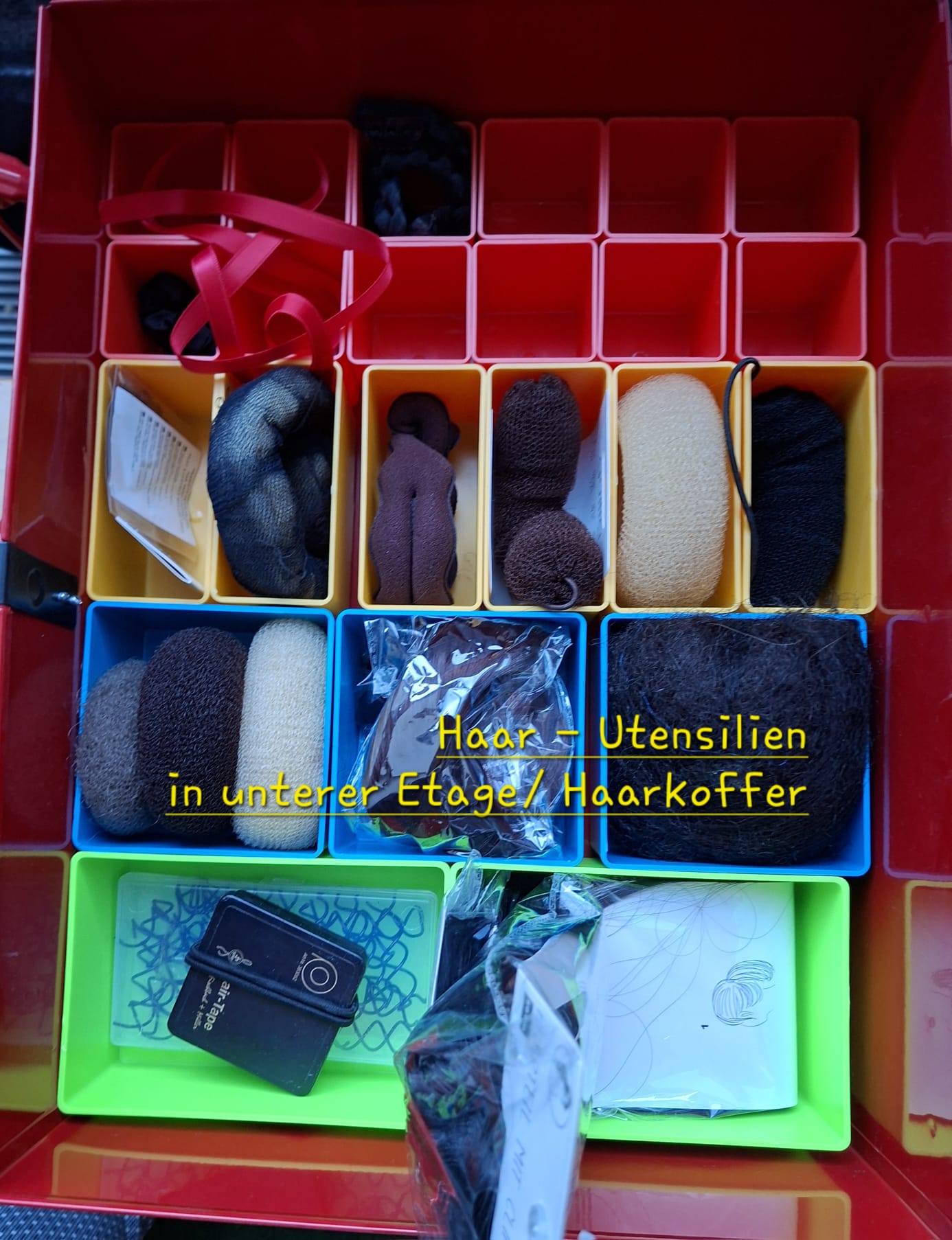 Inhalt Schminkkoffer und Haarkoffer