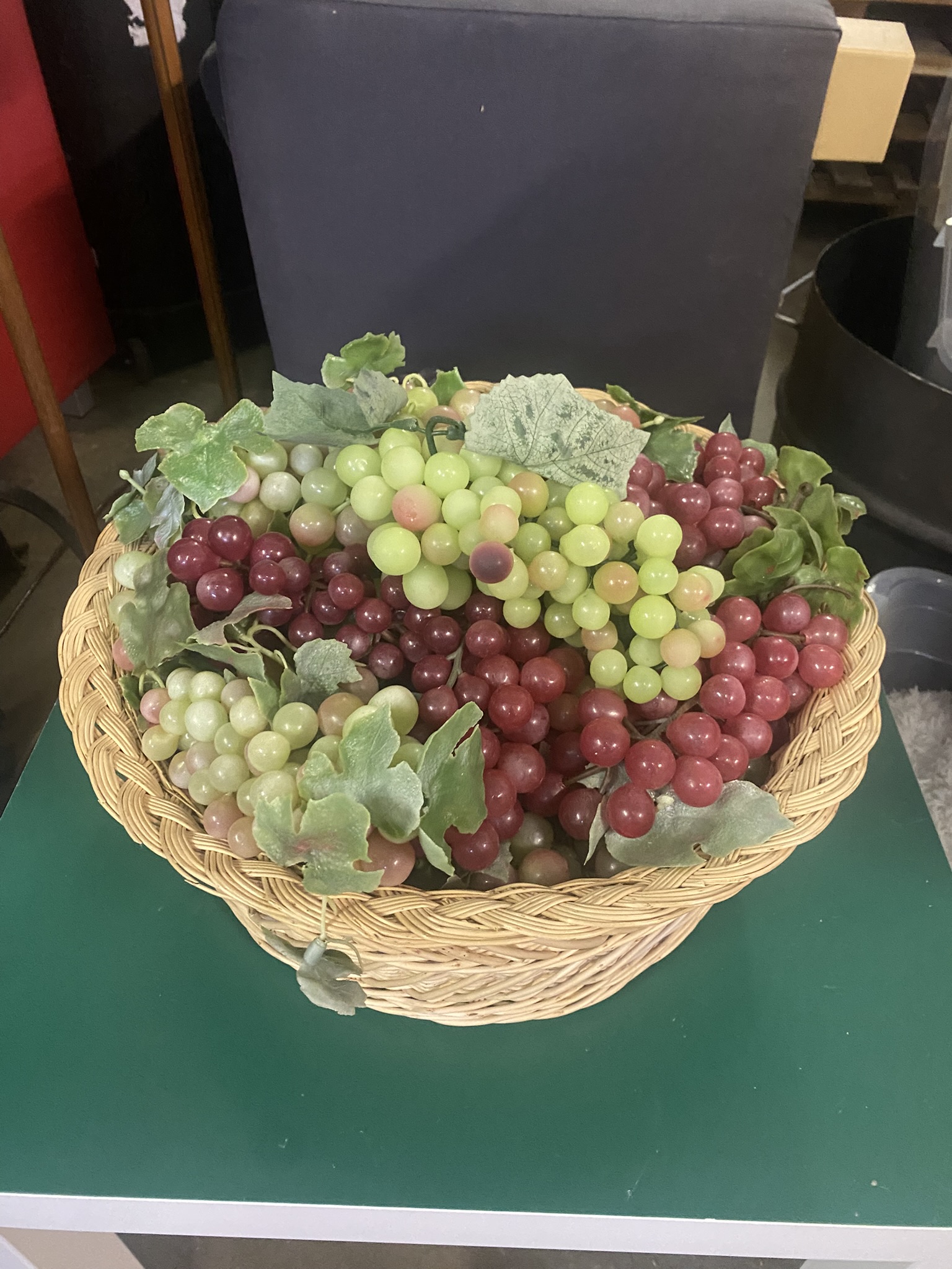 A13-001 Korb mit Weintrauben