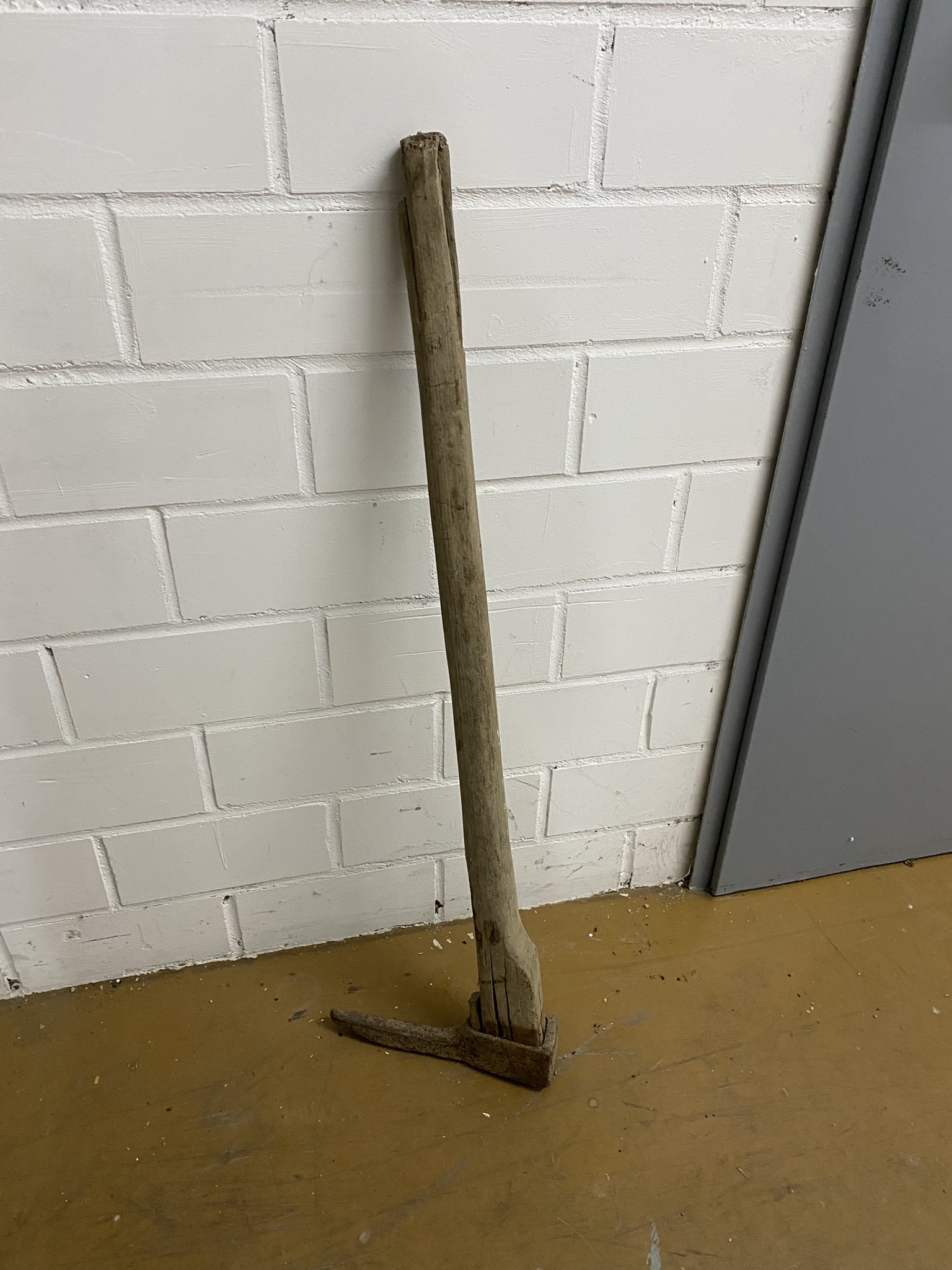 U01-040 Spitzhacke groß