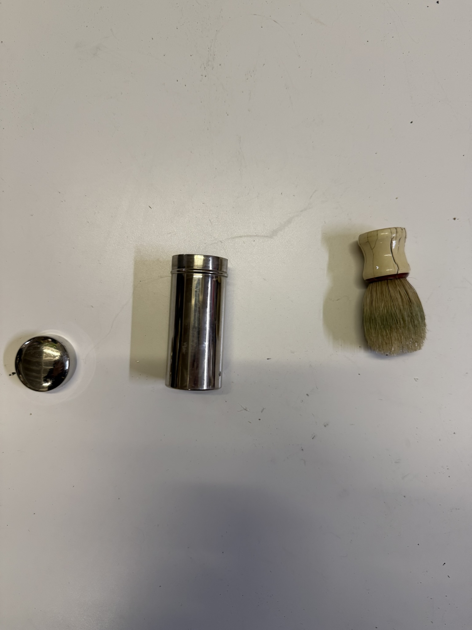 A07-021 Rasierpinsel mit Dose