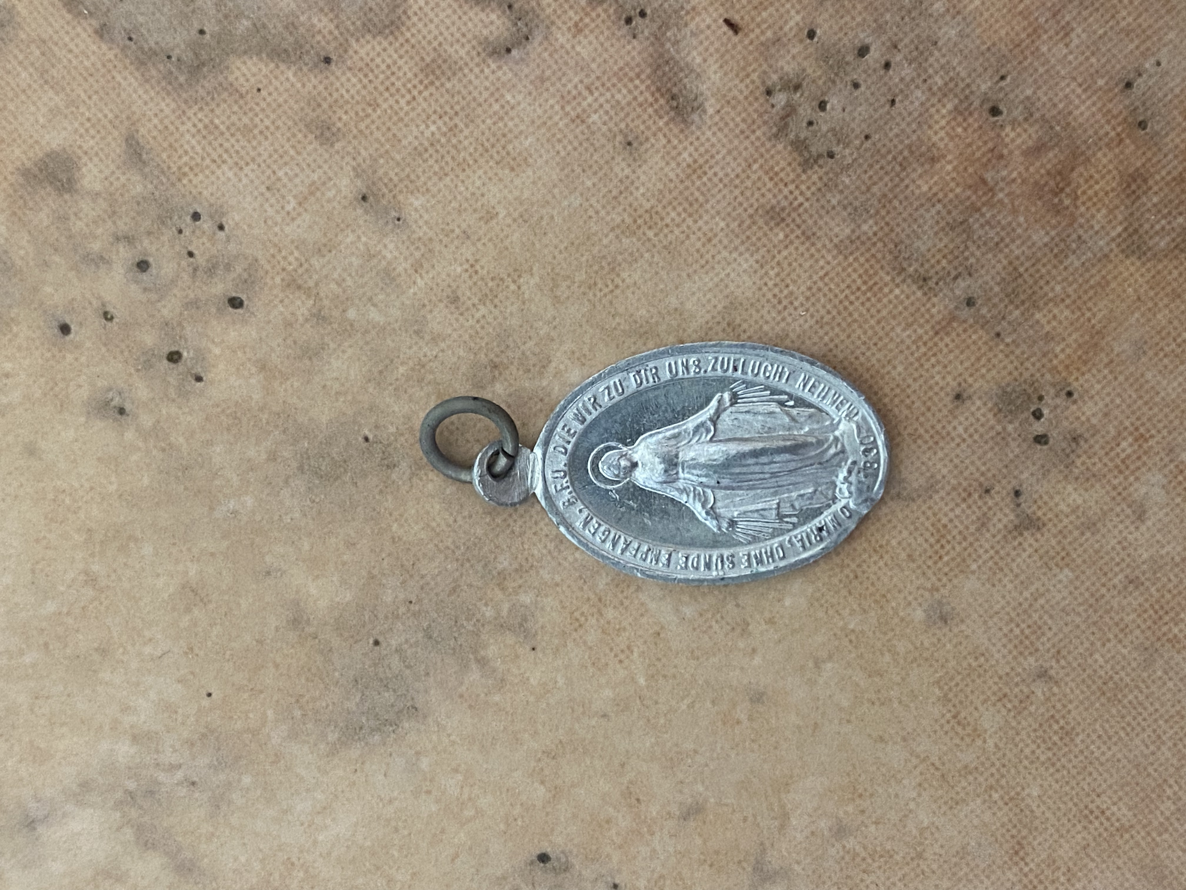 V01-102 Marien-Medaillon