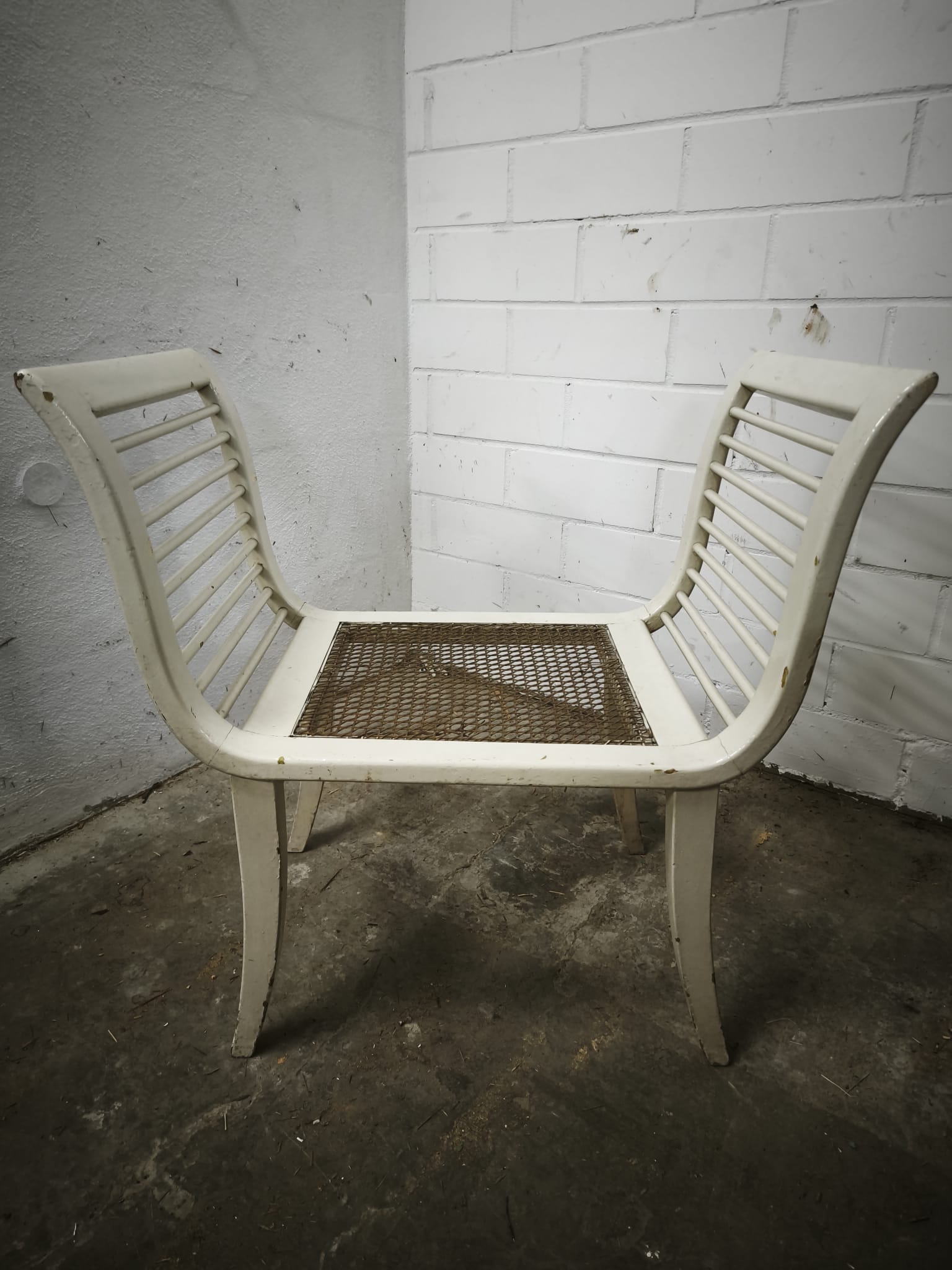 R01-011 Jugendstil-Hocker