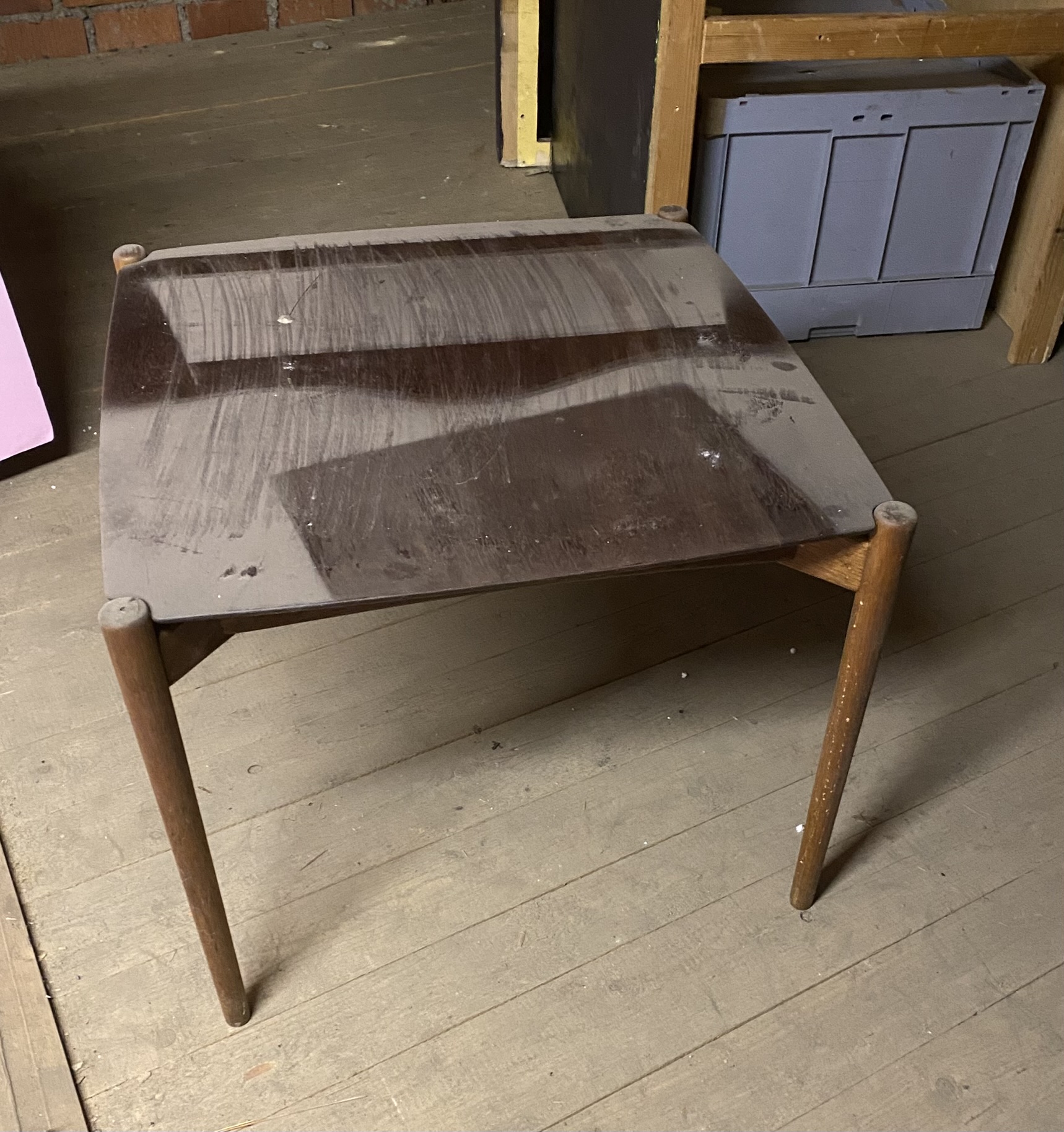 EX01-017 Beistelltisch