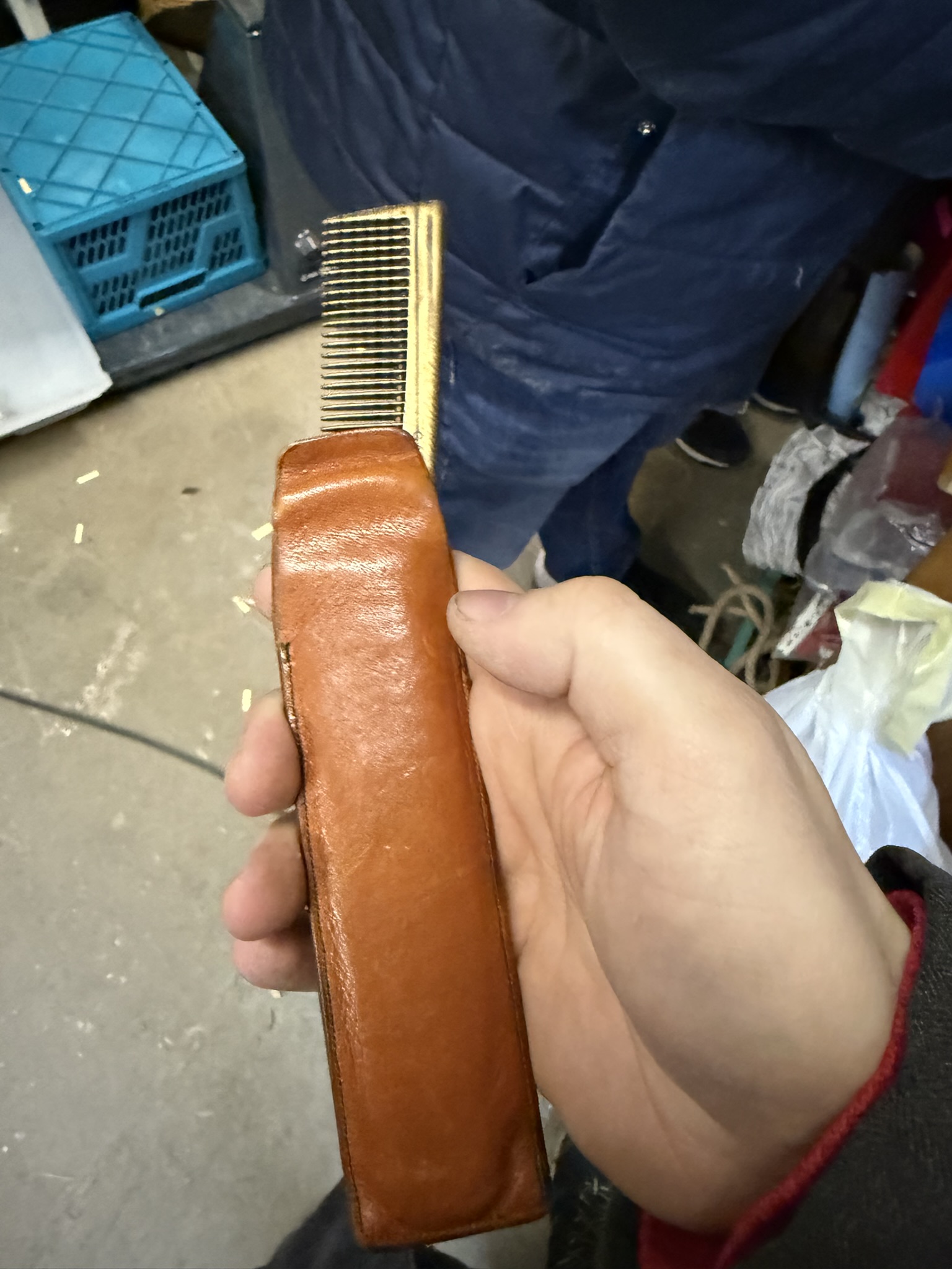 A12-007 Kamm in Hülle