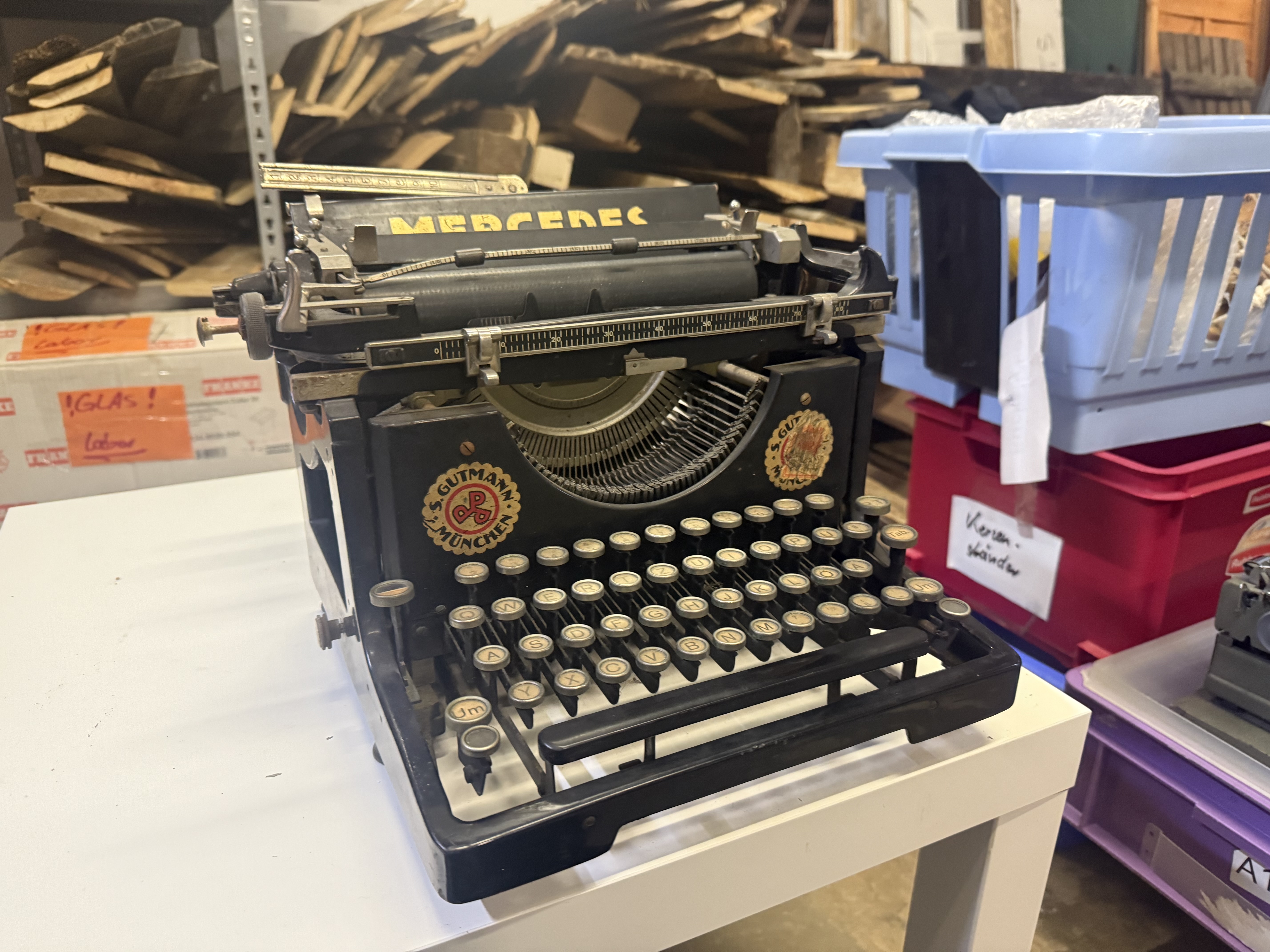 A01-012 Schreibmaschine (Mercedes)